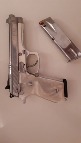 Buenas noches,

Vendo o mejor dicho regalo Taurus PT 92 9 mm muy cuidada en acero inox.
En perfecto estado 12