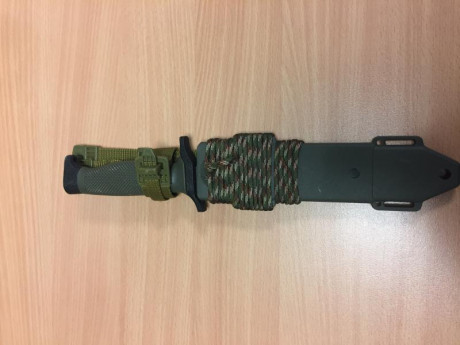 Se vende cuchillo de combate utilizado por el GOE reglamentario Ejército de Tierra de Albainox. Funda 02