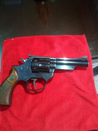 Hola se vende revólver Astra modelo 960 cal 38sp de 4 pulgadas  miras ajustables cachas original en perfecto 01
