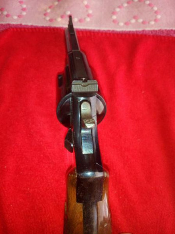 Hola se vende revólver Astra modelo 960 cal 38sp de 4 pulgadas  miras ajustables cachas original en perfecto 00