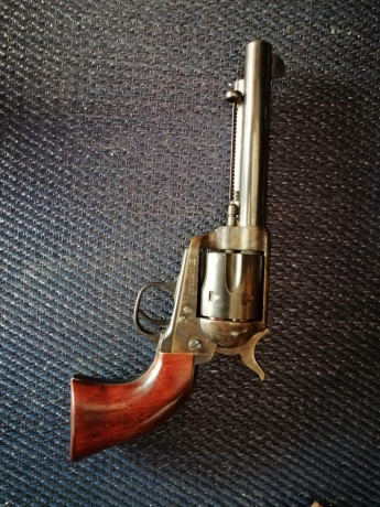 Primer revolver es un San Marco de 6" en segundo es un Pietta de 5" ambos en calibre 45 colt 02