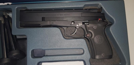 Vendo Beretta 87 Target + 2 cargadores, caja y bolsa de transporte original Beretta. Buen estado estético, 02