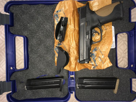 Smith wesson 9mm pb, full size, en perfecto estado muy poco uso y siempre muy cuidada, con su caja, manual....se 01