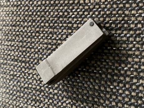 Vendido. Lomo de empuñadura de 1911 , curbo con cuadrillado a 25 lineas por pulgada. Completo con su muelle 00