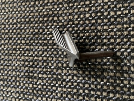 Vendida, aleta de seguro de 1911 inox. Precio 30 euros.
Saludos . 01