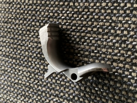 Vendida, rabera seguro de empuñadura 1911inox. Tiene la aleta del seguro de empuñadura acortada para desactivarlo. 01