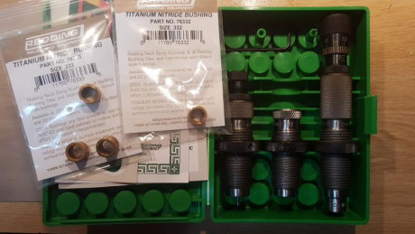 Por no usar, vendo este juego de dies Redding calibre 308 Winchester:
- Neck sizer type S, con 4 bushings 00