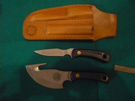 Vendo este magnifico cuchillo de desollar 
80€
saludos 00