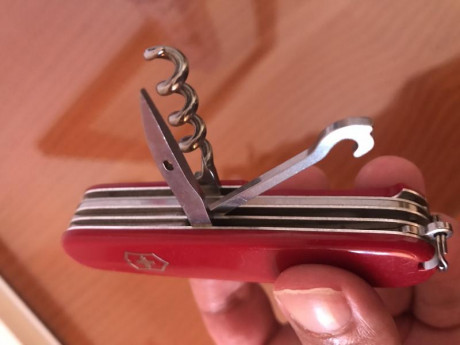 Vendo Navaja Victorinox Huntsman, usada pero en muy buen estado. 16,95 envío incluido por mensajería a 00
