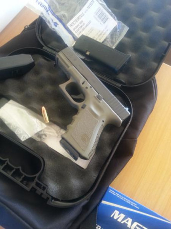 Vendo Glock 19 gen3 en color od green en perfecto estado,muy cuidada.El arma se encuentra en Madrid,guiada 02