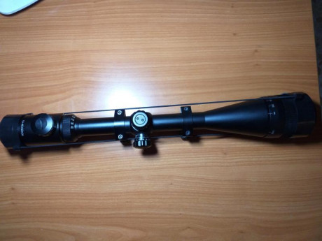 Vendo visor para carabina mara VECTOR OPTICS 10-40x50, en muy buen estado y sin ninguna marca, reticula 02