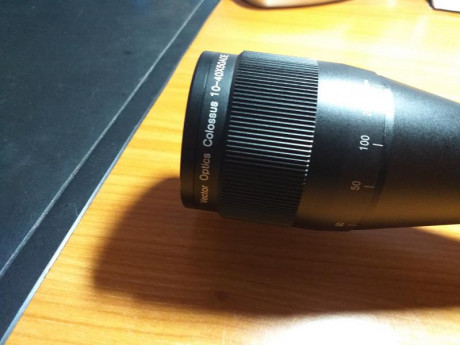 Vendo visor para carabina mara VECTOR OPTICS 10-40x50, en muy buen estado y sin ninguna marca, reticula 00