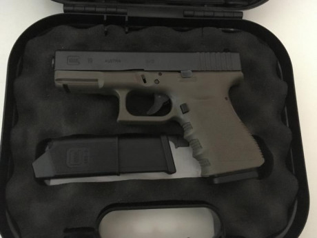 Vendo Glock 19 gen3 en color od green en perfecto estado,muy cuidada.El arma se encuentra en Madrid,guiada 01