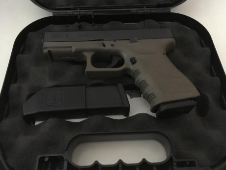 Vendo Glock 19 gen3 en color od green en perfecto estado,muy cuidada.El arma se encuentra en Madrid,guiada 00