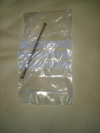 La pistola es la Suiza, está mejorada con contrapeso de 160 gramos, cacha anatómica Nill, talla M (nueva). 11