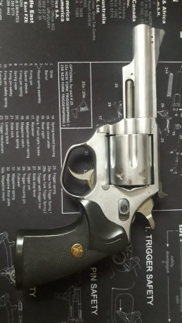 Se vende Revolver Astra calibres .357 magnun y 38, estado impecable como se puede ver en las fotos, muy 01