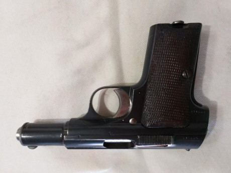 Saludos a todos 
Saco del armero esta pistola .astra 300 en 9 cortó
La acompaña una funda original y un 02