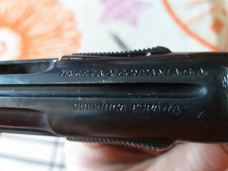 Saludos a todos 
Saco del armero esta pistola .astra 300 en 9 cortó
La acompaña una funda original y un 01