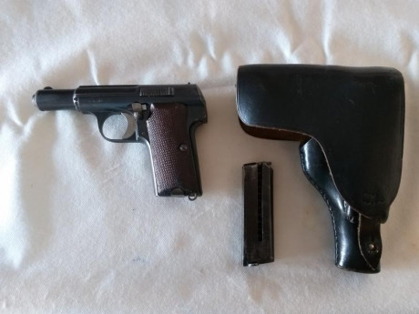 Saludos a todos 
Saco del armero esta pistola .astra 300 en 9 cortó
La acompaña una funda original y un 00