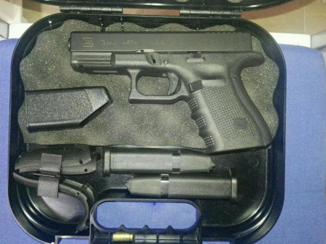 Vendo glock19, 4°G. Comprada nueva en julio 2016. Montada con kit muelles competición y desconector a 02
