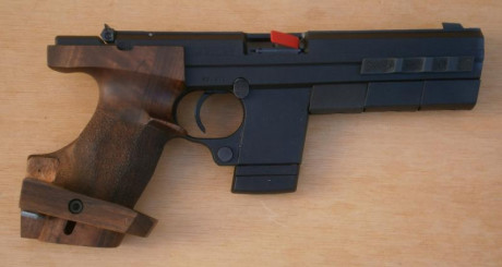 Su estado es impecable. Sin arañazos y con todos los accesorios. Se vende por dejar el tiro.
Precio - 00