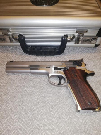 Buenos dias, pongo a la venta esta joya,esta en malaga 1450 € para mas detalles llamar Jose 607801217, 01