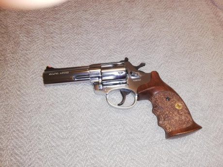 Buenos dais, vendo revolver Alfapro de 4" del calibre 32 por 400 €, esta en Malaga para mas informacion 02