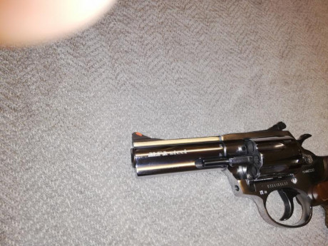 Buenos dais, vendo revolver Alfapro de 4" del calibre 32 por 400 €, esta en Malaga para mas informacion 01