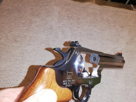 Buenos dais, vendo revolver Alfapro de 4" del calibre 32 por 400 €, esta en Malaga para mas informacion 00