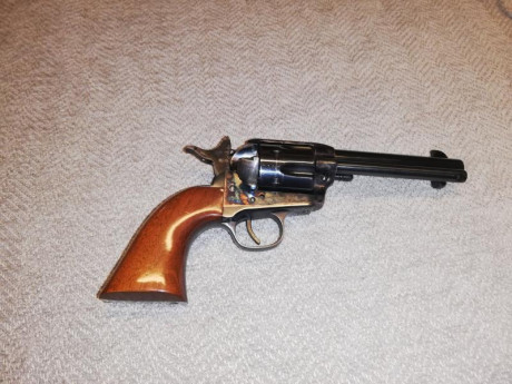 Buenos dias, vendo revolver Uberti calibbre 44, por 400 €, esta en Malaga para mas informacion Jose 607801217, 00