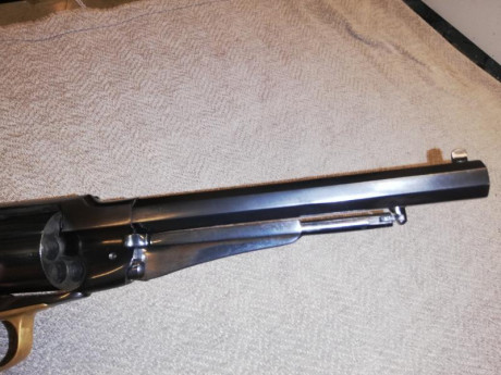 Buenos dias, vendo revolver Santa Barbara calibre 44 en muy buen estado por 450 €, esta en Malaga para 02