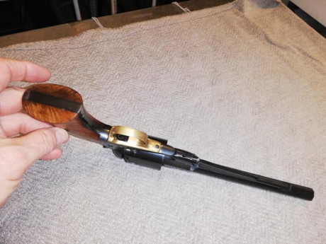 Buenos dias, vendo revolver Santa Barbara calibre 44 en muy buen estado por 450 €, esta en Malaga para 00