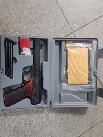 Muy buenas,

Se vende pistola browning buck mark en perfecto estado.
Con muy pocos disparos, 5 cajas de 02