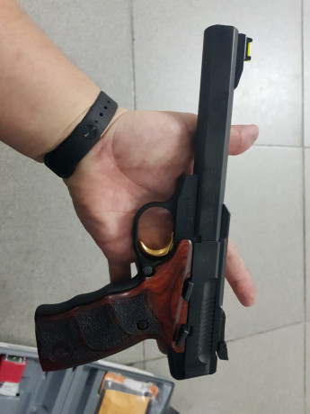 Muy buenas,

Se vende pistola browning buck mark en perfecto estado.
Con muy pocos disparos, 5 cajas de 01