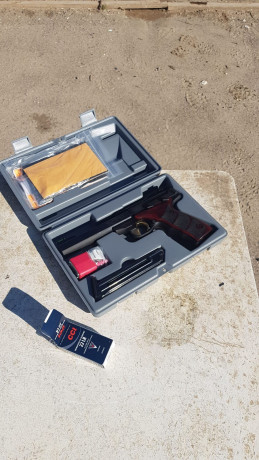 Muy buenas,

Se vende pistola browning buck mark en perfecto estado.
Con muy pocos disparos, 5 cajas de 52