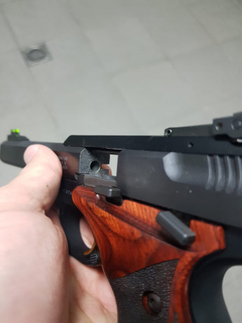 Muy buenas,

Se vende pistola browning buck mark en perfecto estado.
Con muy pocos disparos, 5 cajas de 51