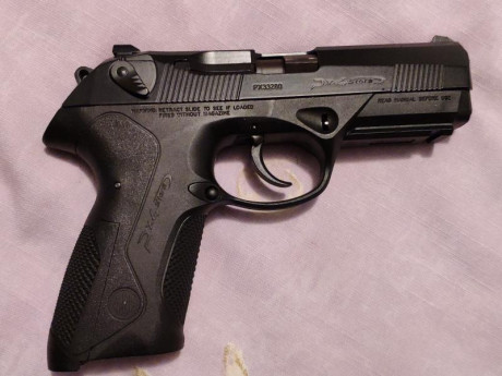 Vendo  Beretta PX4 Storm 9mm Parabellum . 

Tiene 200 tiros. Perfecto estado. Se vende en caja original, 00