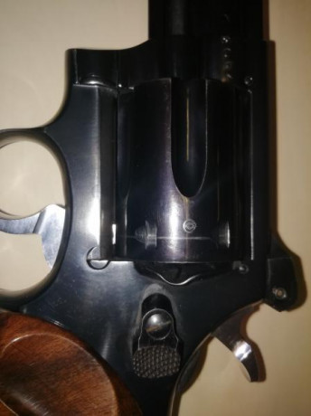 Hola vendo CZ75B con tres cargadores, cacha neopreno y original, caja original y funda bikini.
También 11