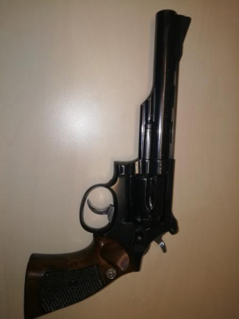 Hola vendo CZ75B con tres cargadores, cacha neopreno y original, caja original y funda bikini.
También 10