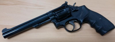 Hola a todos:
Pues lo dicho, vendo revólver Smith Wesson modelo 17 armazón K, en calibre 22. Con el revólver 00