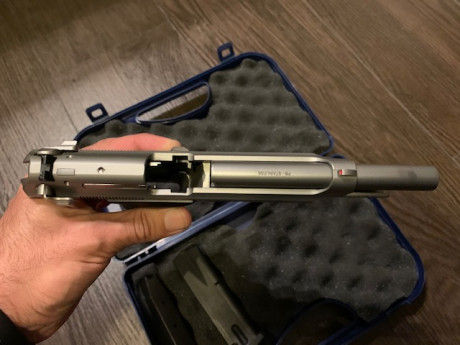 Buenas tardes

Pongo en venta esta preciosidad, esta en perfecto estado. Esta guiada con la licencia F. 01