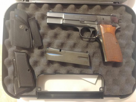 En venta BROWNING HIGH POWER 9mm en muy buen estado. Guiado en F. El pavonado esta en perfecto estado, 01