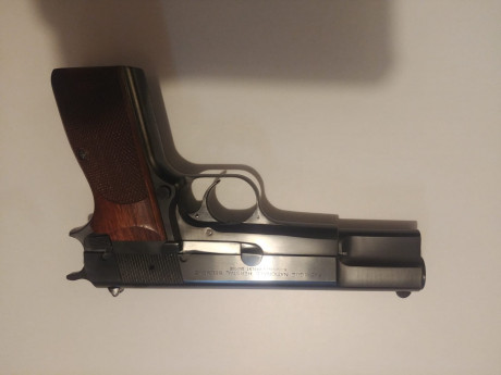 En venta BROWNING HIGH POWER 9mm en muy buen estado. Guiado en F. El pavonado esta en perfecto estado, 00
