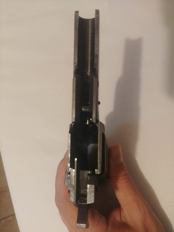 En venta BROWNING HIGH POWER 9mm en muy buen estado. Guiado en F. El pavonado esta en perfecto estado, 10