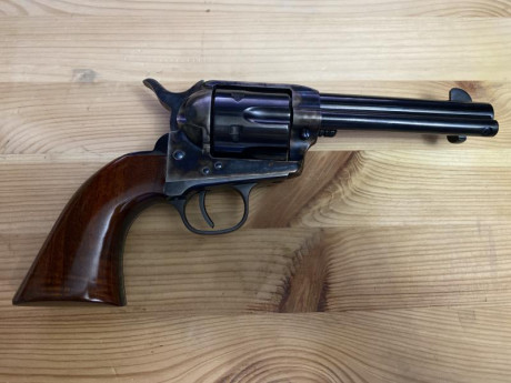 Guiado en libro del coleccionista, con papeles del bope y de defensa
Cattleman 45LC en perfecto estado, 10