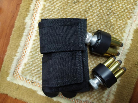 Vendo revolver king cobra de 4 pulgadas.
Con dos cargadores rapidos, una cacha de combate y otra de madera. 01