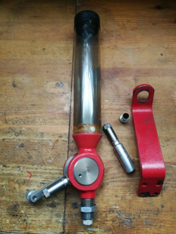 Vendo dosificador manual de pólvora Hornady en perfectas condiciones de uso.
Se vende con dos dosificadores 00