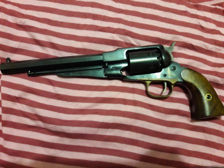 Hola vendo estos 2 revólveres pietta 1858 casi nuevos.
Precio 400€ .
Se pueden vender por separado.
Guiados 01