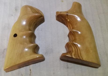 Pues eso busco cachas para revolver S & W redondas K L (round butt) madera, me gustan tipo combat 80