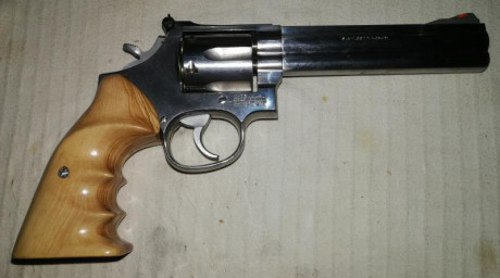 Pues eso busco cachas para revolver S & W redondas K L (round butt) madera, me gustan tipo combat 91